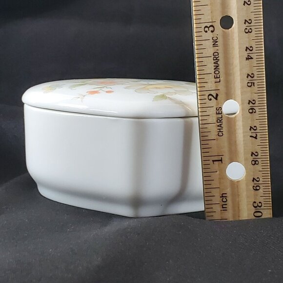 VTG TAKAHASHI Heart Shape Floral Porcelain Trinket/Jewelry Box Made In Japan - Picture 9 of 10